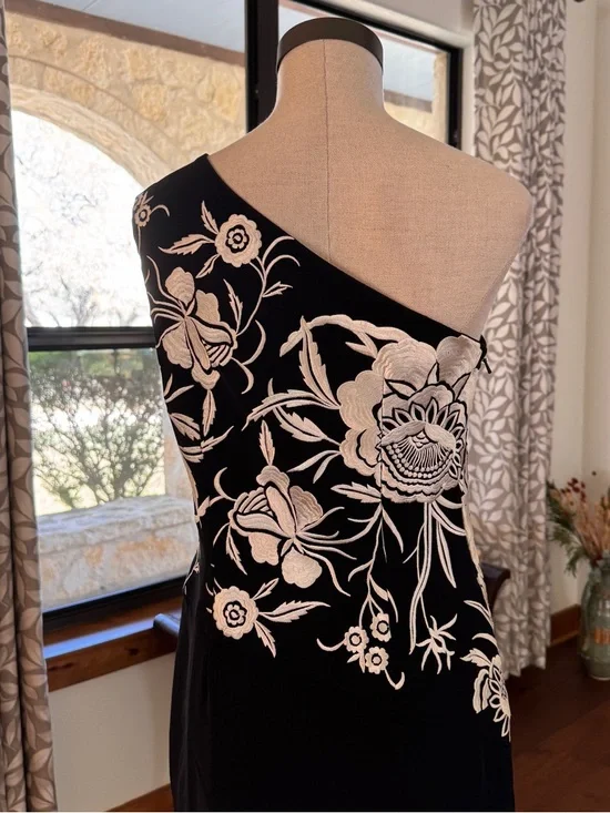 Vintage 1970s Bob Mackie Black Embroidered One Shoulder Gown   Size 6 - Picture 6 of 8